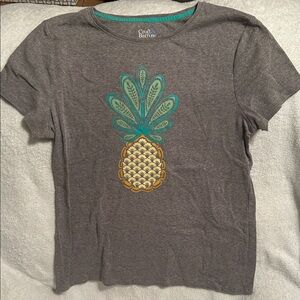 Croft & Barrow Gray Tee with Pineapple Motif